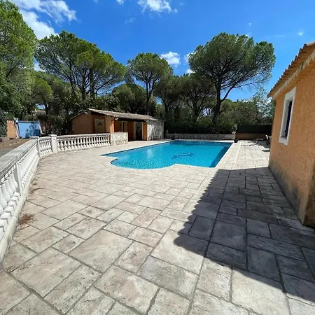 Holiday home Polau On The Edge Of The Woods